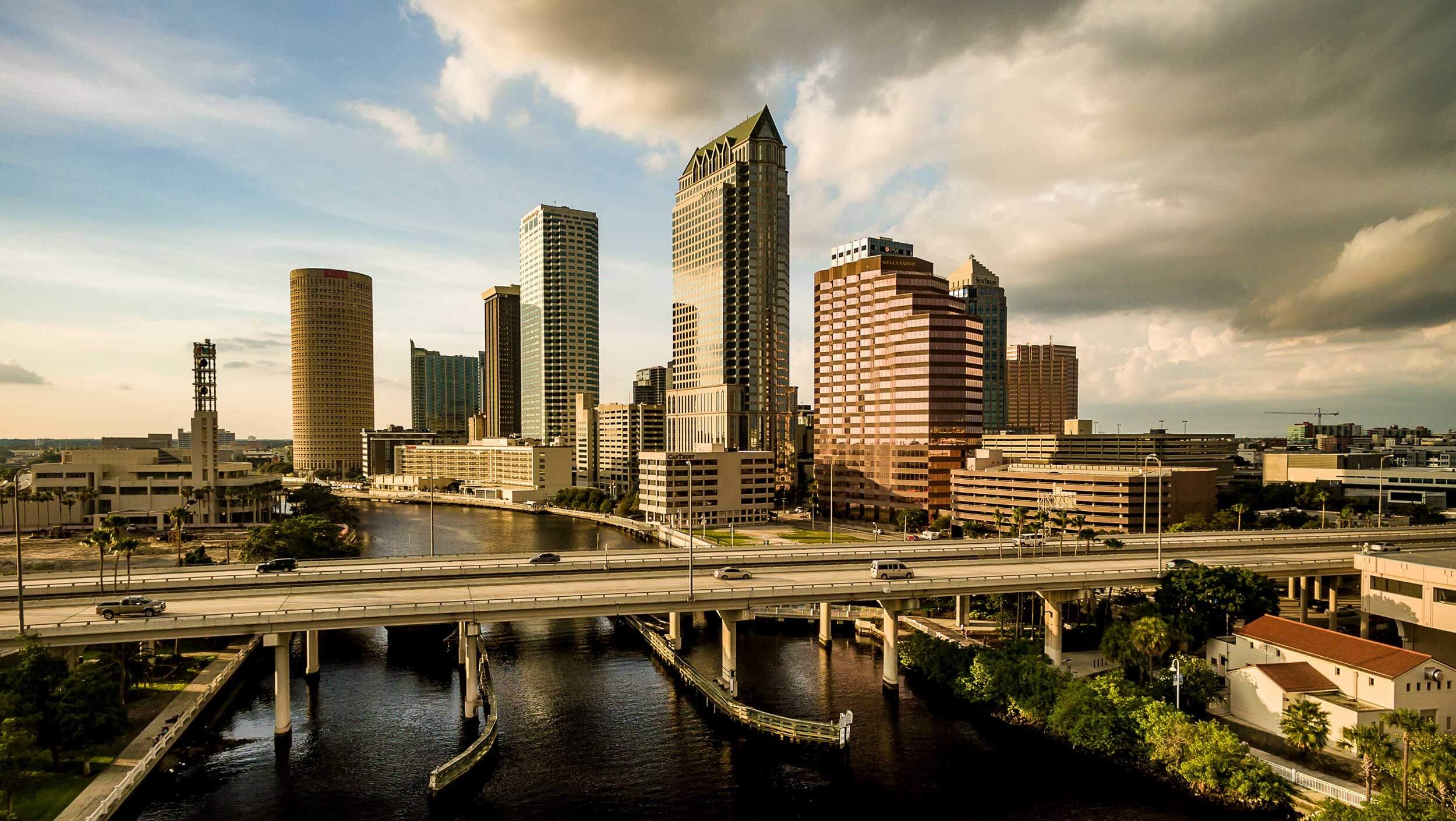 Discover the top 7 Tampa restaurants that earn Airbnb hosts 5-star reviews. From Bern's Steak House to authentic Cuban sandwiches, get the ultimate dining guide by Emperor Rentals.